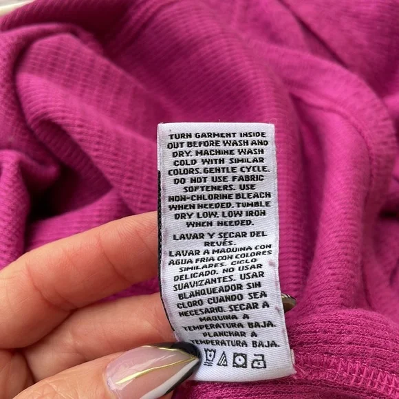 Wildfox Haley Brushed Magenta Purple Barbie Pink Y2K M V-Neck EUC Shirt Top - Picture 14 of 17